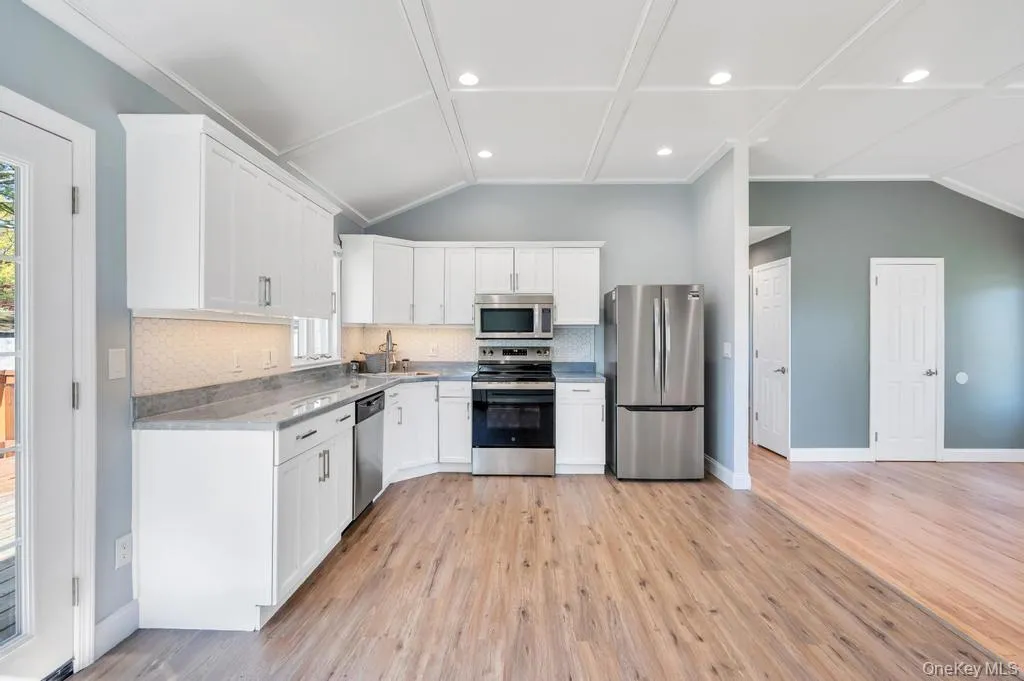 59 Applegate Drive, Brookhaven, NY, 3 Bedrooms Bedrooms, 6 Rooms Rooms,1 BathroomBathrooms,Residential Sale,For Rent,Applegate,0,999374 59 Applegate Drive, Brookhaven, NY, 3 Bedrooms Bedrooms, 6 Rooms Rooms,1 BathroomBathrooms,Residential Sale,For Rent,Applegate,0,999374