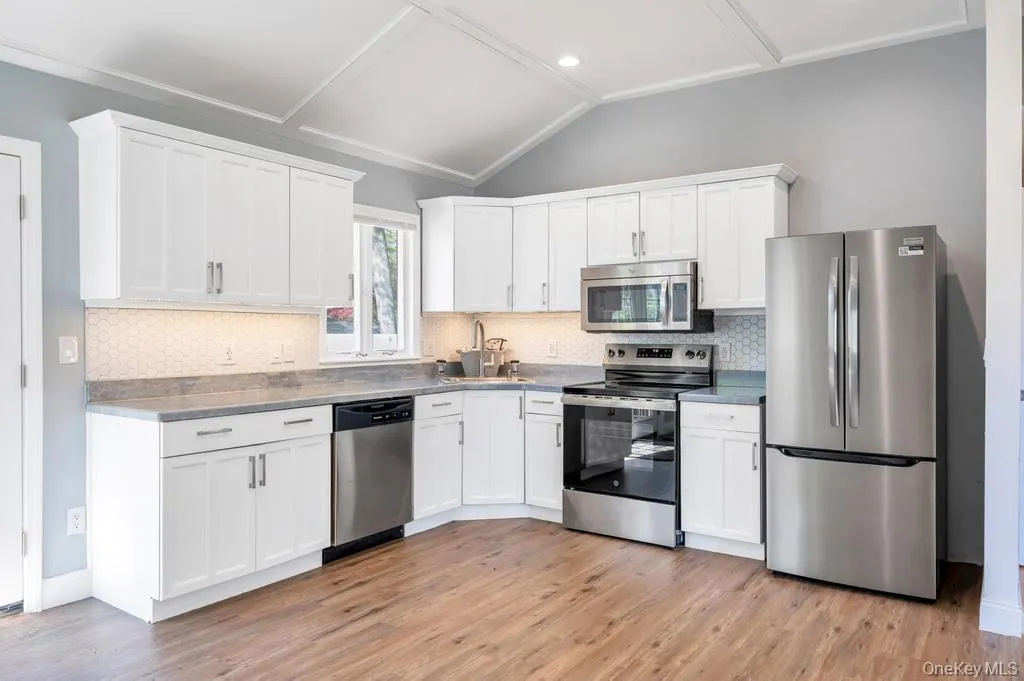 59 Applegate Drive, Brookhaven, NY, 3 Bedrooms Bedrooms, 6 Rooms Rooms,1 BathroomBathrooms,Residential Sale,For Rent,Applegate,0,999374 59 Applegate Drive, Brookhaven, NY, 3 Bedrooms Bedrooms, 6 Rooms Rooms,1 BathroomBathrooms,Residential Sale,For Rent,Applegate,0,999374