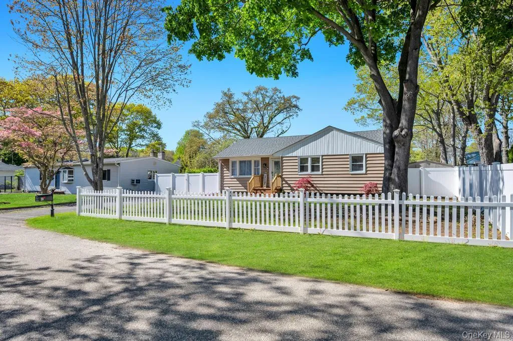 59 Applegate Drive, Brookhaven, NY, 3 Bedrooms Bedrooms, 6 Rooms Rooms,1 BathroomBathrooms,Residential Sale,For Rent,Applegate,0,999374 59 Applegate Drive, Brookhaven, NY, 3 Bedrooms Bedrooms, 6 Rooms Rooms,1 BathroomBathrooms,Residential Sale,For Rent,Applegate,0,999374