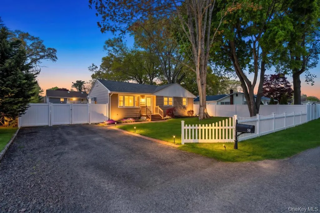59 Applegate Drive, Brookhaven, NY, 3 Bedrooms Bedrooms, 6 Rooms Rooms,1 BathroomBathrooms,Residential Sale,For Rent,Applegate,0,999374 59 Applegate Drive, Brookhaven, NY, 3 Bedrooms Bedrooms, 6 Rooms Rooms,1 BathroomBathrooms,Residential Sale,For Rent,Applegate,0,999374