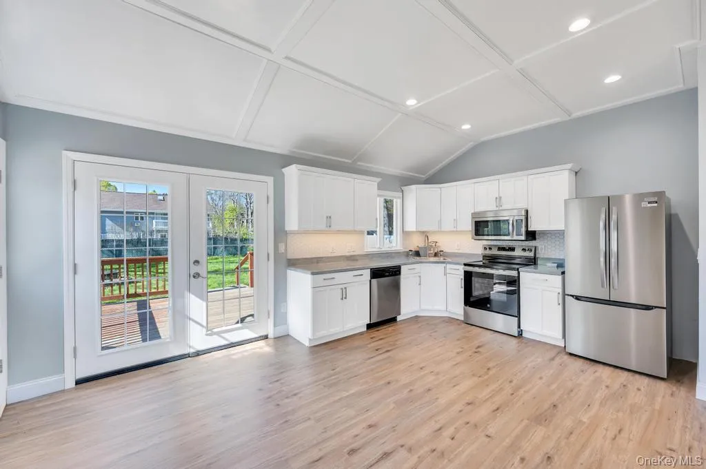 59 Applegate Drive, Brookhaven, NY, 3 Bedrooms Bedrooms, 6 Rooms Rooms,1 BathroomBathrooms,Residential Sale,For Rent,Applegate,0,999374 59 Applegate Drive, Brookhaven, NY, 3 Bedrooms Bedrooms, 6 Rooms Rooms,1 BathroomBathrooms,Residential Sale,For Rent,Applegate,0,999374