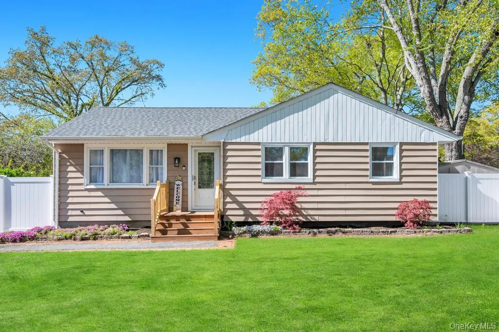 59 Applegate Drive, Brookhaven, NY, 3 Bedrooms Bedrooms, 6 Rooms Rooms,1 BathroomBathrooms,Residential Sale,For Rent,Applegate,0,999374 59 Applegate Drive, Brookhaven, NY, 3 Bedrooms Bedrooms, 6 Rooms Rooms,1 BathroomBathrooms,Residential Sale,For Rent,Applegate,0,999374