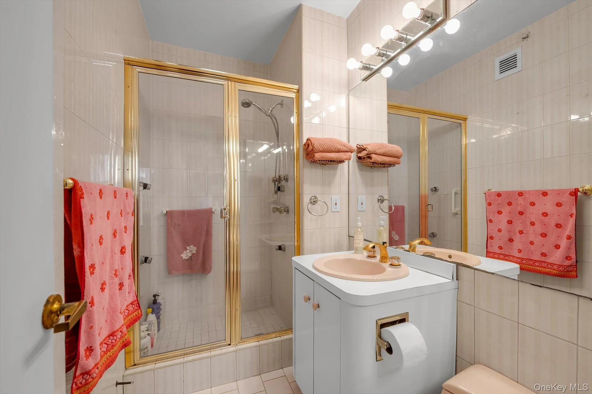 271-10 Grand Central Parkway, New York, NY, 3 Bedrooms Bedrooms, 6 Rooms Rooms,2 BathroomsBathrooms,Residential,For Rent,Grand Central,0,999405 271-10 Grand Central Parkway, New York, NY, 3 Bedrooms Bedrooms, 6 Rooms Rooms,2 BathroomsBathrooms,Residential,For Rent,Grand Central,0,999405