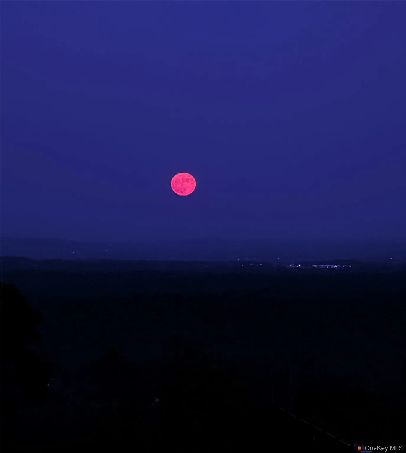 Stunning view of the Strawberry Moon! Stunning view of the Strawberry Moon!