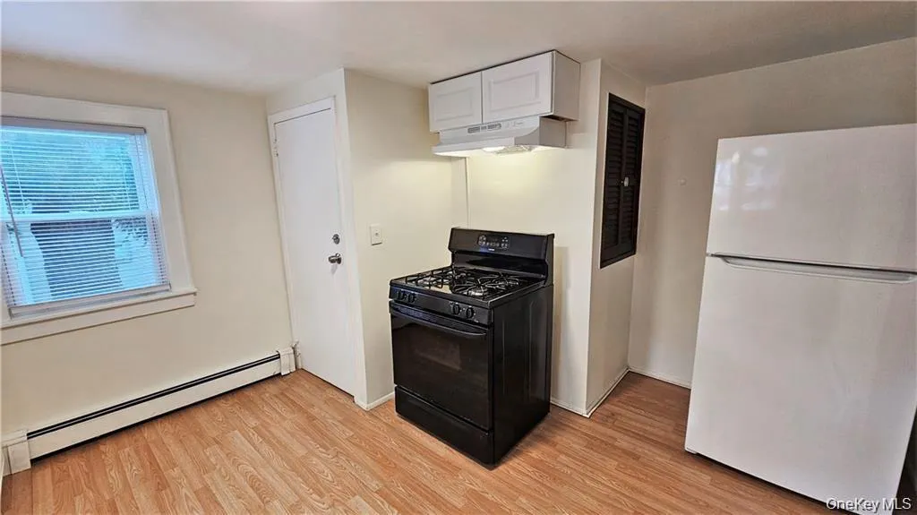2 Murray Avenue, Goshen, NY, 1 Bedroom Bedrooms, 4 Rooms Rooms,1 BathroomBathrooms,Residential Lease,For Rent,Murray,0,999410 2 Murray Avenue, Goshen, NY, 1 Bedroom Bedrooms, 4 Rooms Rooms,1 BathroomBathrooms,Residential Lease,For Rent,Murray,0,999410