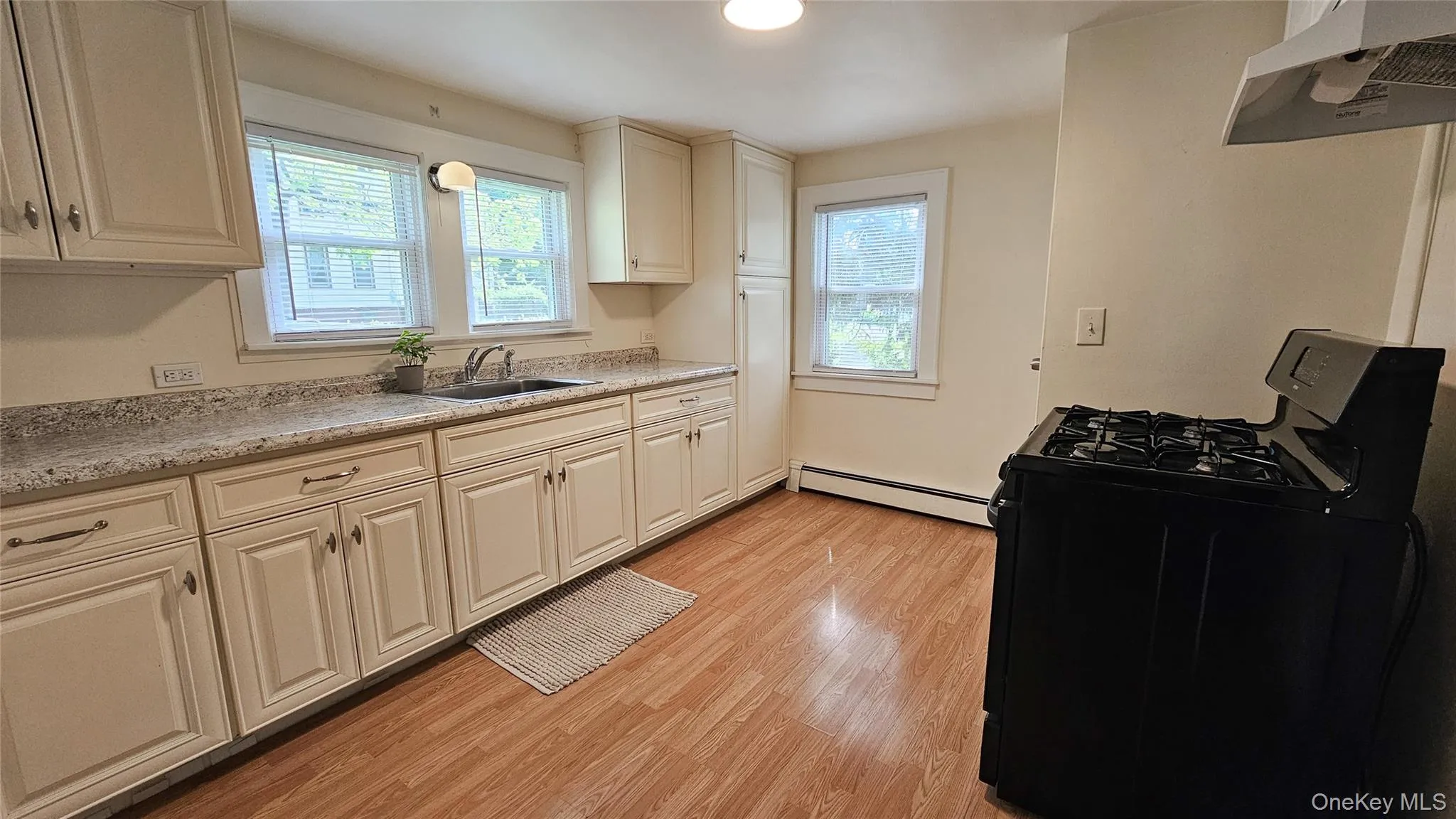 2 Murray Avenue, Goshen, NY, 1 Bedroom Bedrooms, 4 Rooms Rooms,1 BathroomBathrooms,Residential Lease,For Rent,Murray,0,999410 2 Murray Avenue, Goshen, NY, 1 Bedroom Bedrooms, 4 Rooms Rooms,1 BathroomBathrooms,Residential Lease,For Rent,Murray,0,999410