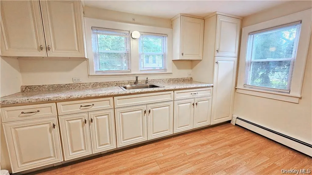 2 Murray Avenue, Goshen, NY, 1 Bedroom Bedrooms, 4 Rooms Rooms,1 BathroomBathrooms,Residential Lease,For Rent,Murray,0,999410 2 Murray Avenue, Goshen, NY, 1 Bedroom Bedrooms, 4 Rooms Rooms,1 BathroomBathrooms,Residential Lease,For Rent,Murray,0,999410