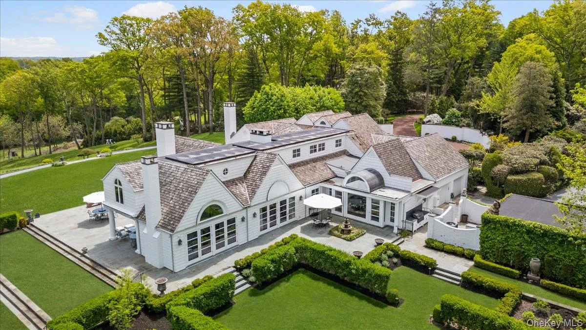233 Cleft Road, Oyster Bay, NY, 4 Bedrooms Bedrooms, 14 Rooms Rooms,4 BathroomsBathrooms,Residential Sale,For Rent,Cleft,0,999427 233 Cleft Road, Oyster Bay, NY, 4 Bedrooms Bedrooms, 14 Rooms Rooms,4 BathroomsBathrooms,Residential Sale,For Rent,Cleft,0,999427