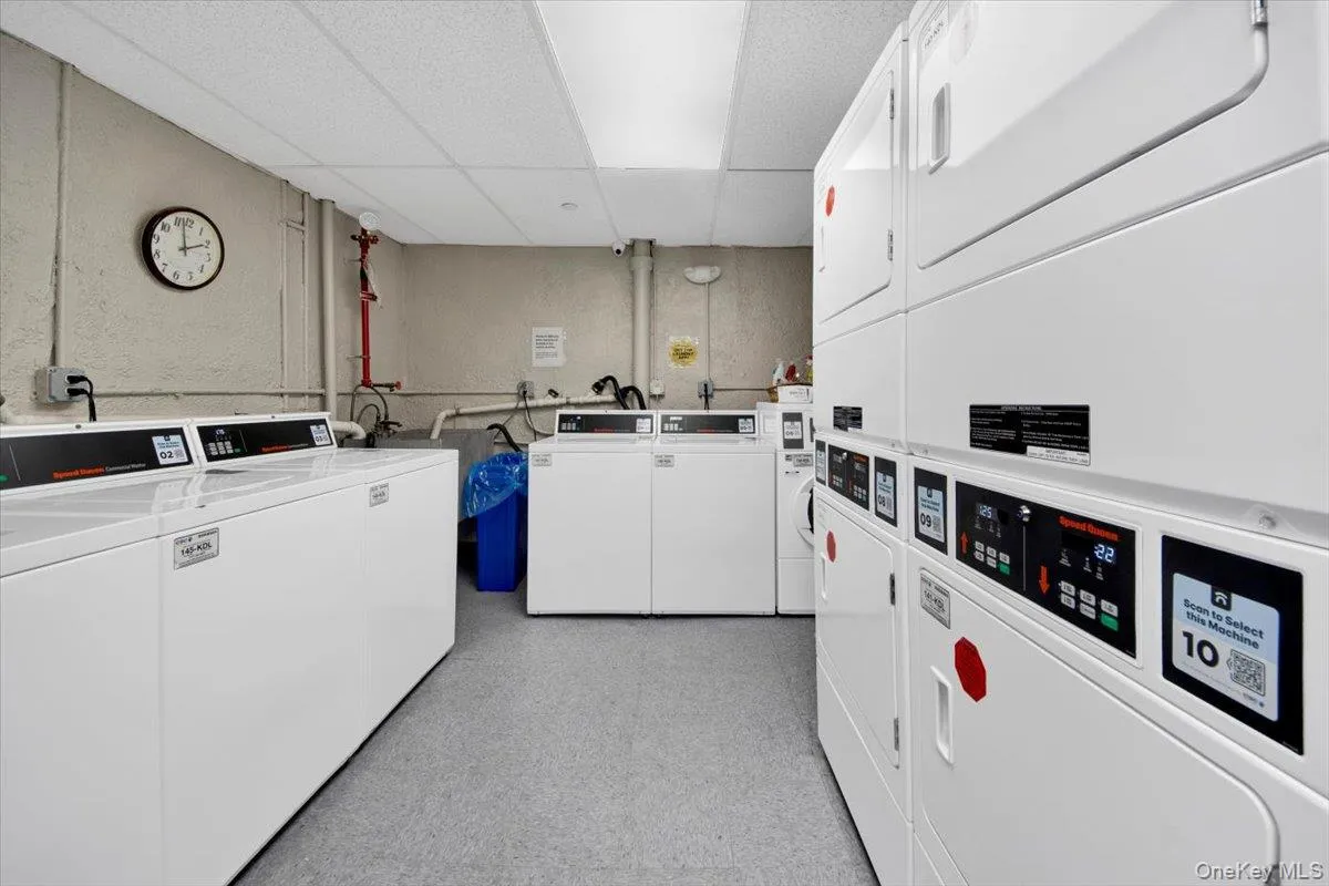 Common Laundry Room Common Laundry Room