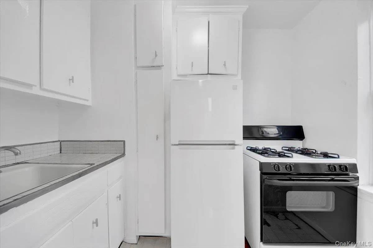 4295 Webster, New York, NY, 2 Rooms Rooms,1 BathroomBathrooms,Residential,For Rent,Webster,0,999438 4295 Webster, New York, NY, 2 Rooms Rooms,1 BathroomBathrooms,Residential,For Rent,Webster,0,999438