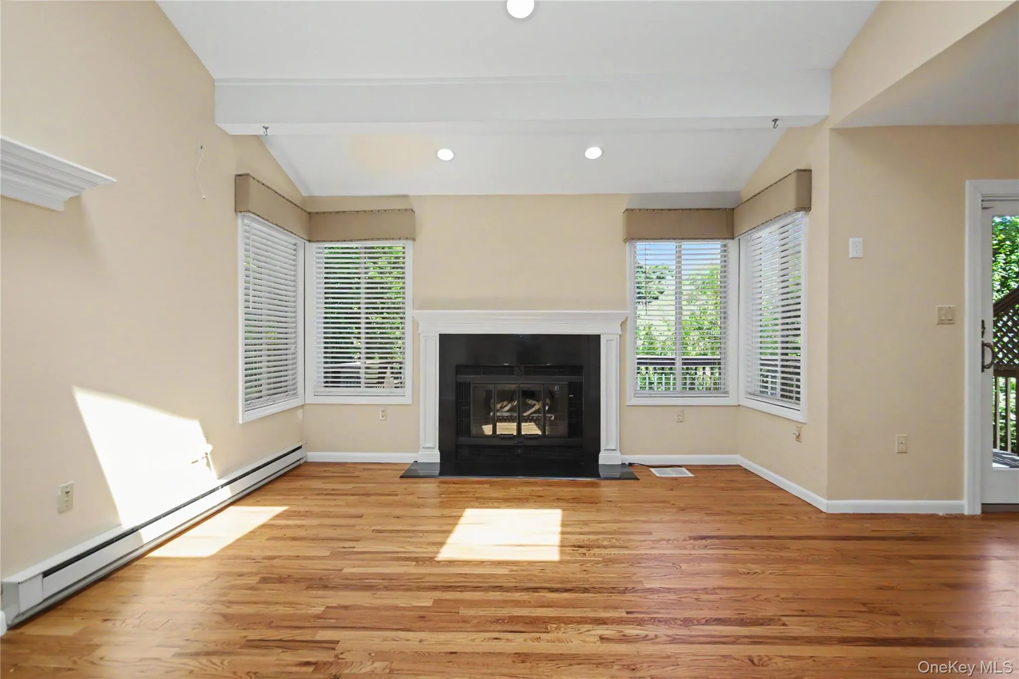 Livingroom with Vaultred Ceiling, Hardwood Floors and Fireplace Livingroom with Vaultred Ceiling, Hardwood Floors and Fireplace