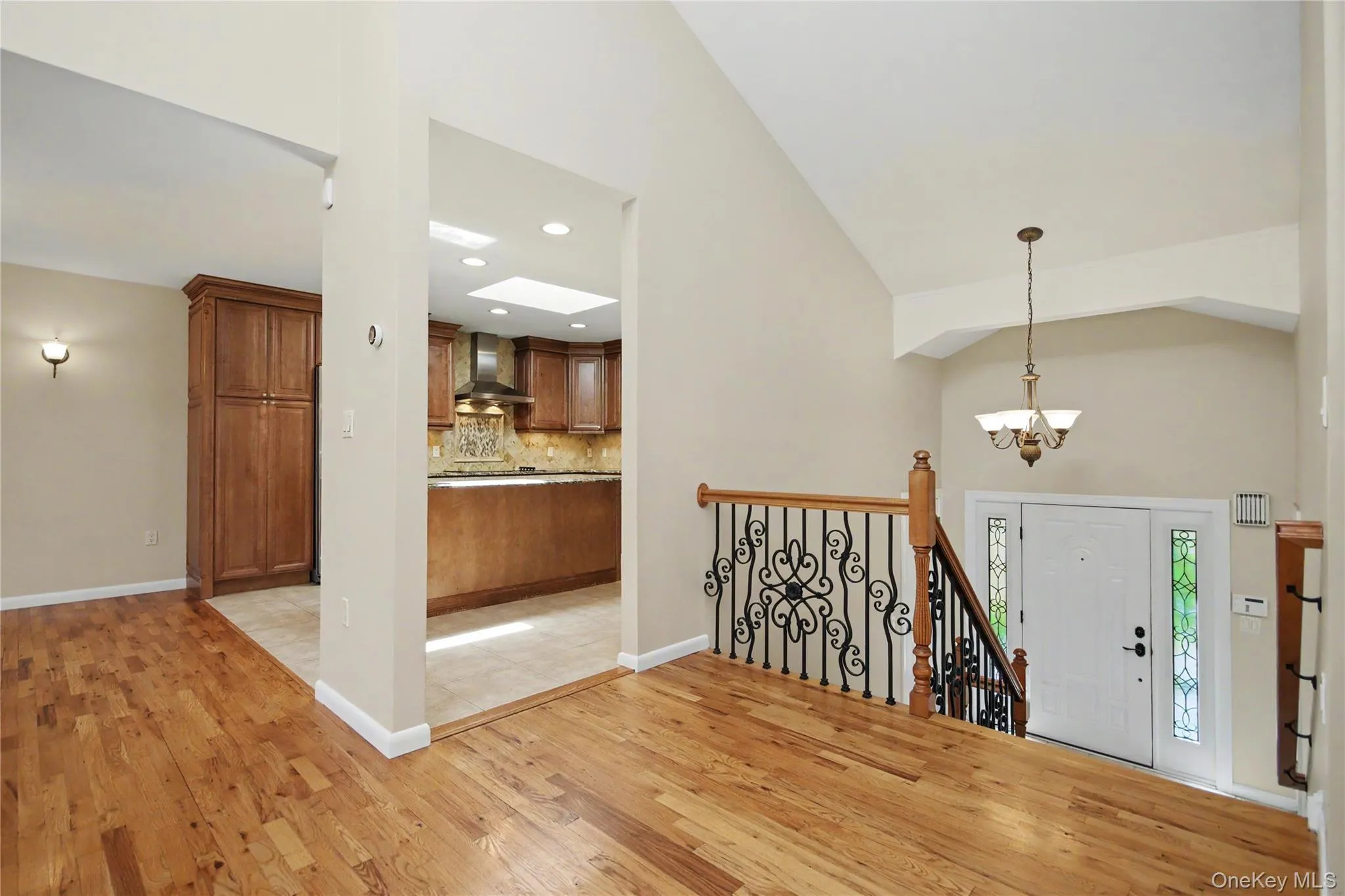 Open to Kitchen and Livingroom Open to Kitchen and Livingroom
