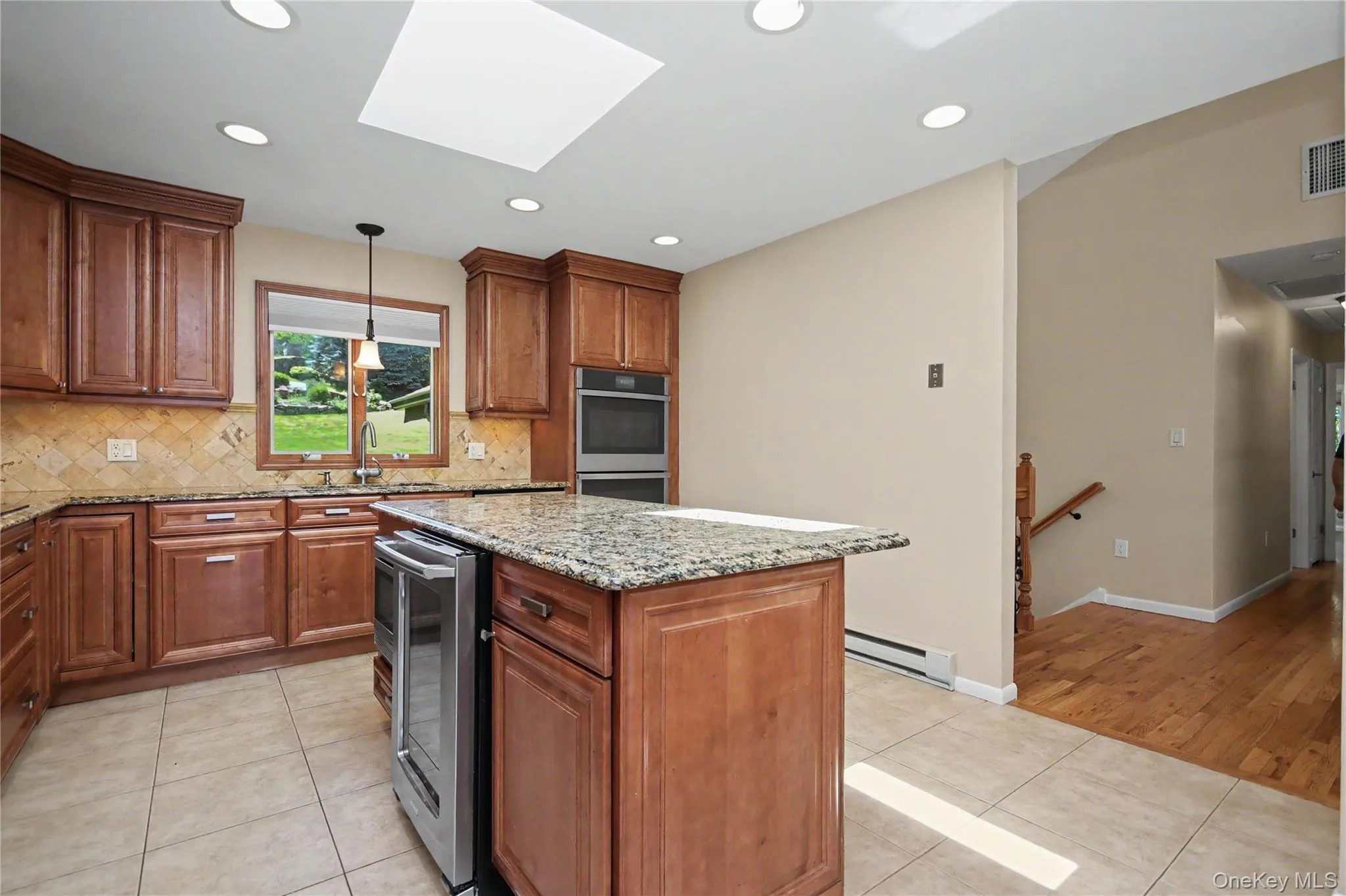 Kitchen with Maple Cabinets Kitchen with Maple Cabinets