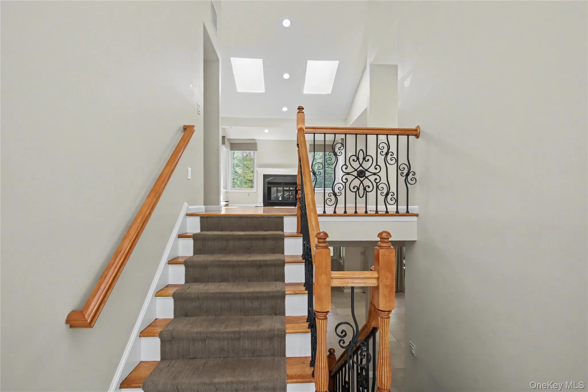 Spacious and Bright Entry Foyer Spacious and Bright Entry Foyer