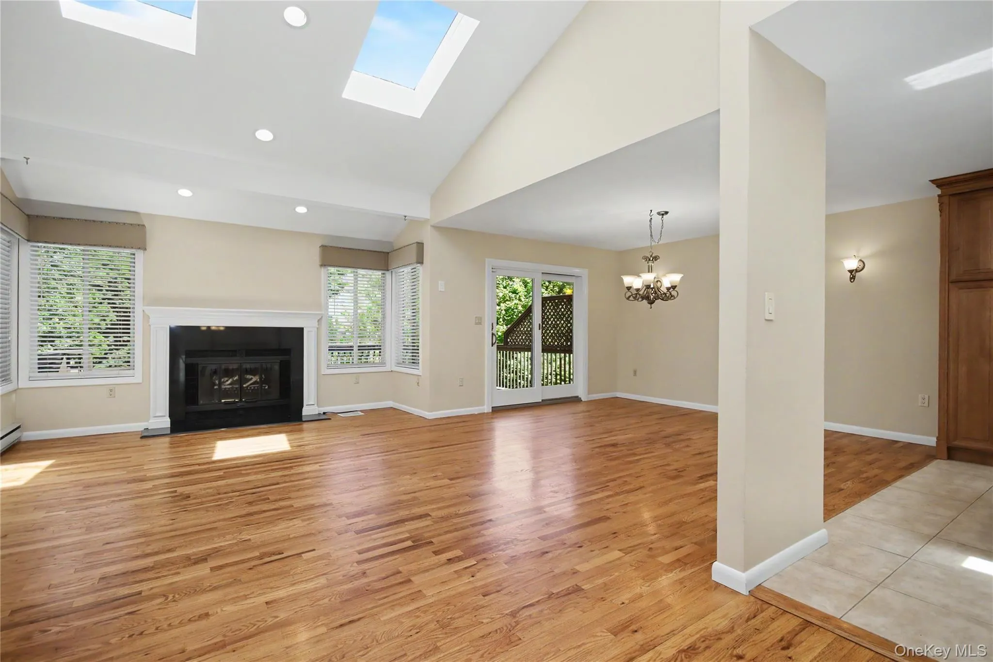 Kitchen open to Dining room and Livingroom Kitchen open to Dining room and Livingroom