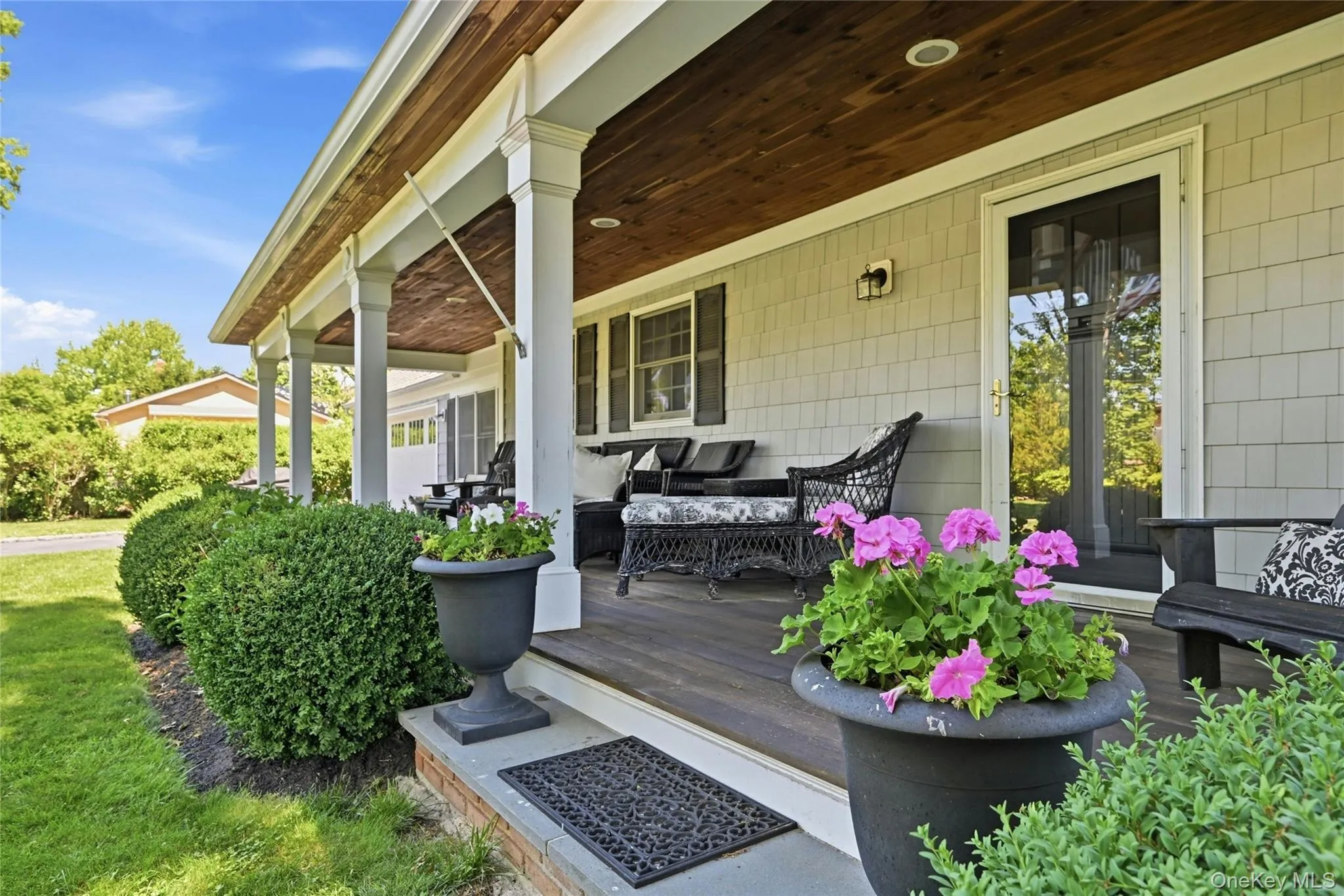 Wide front porch Wide front porch