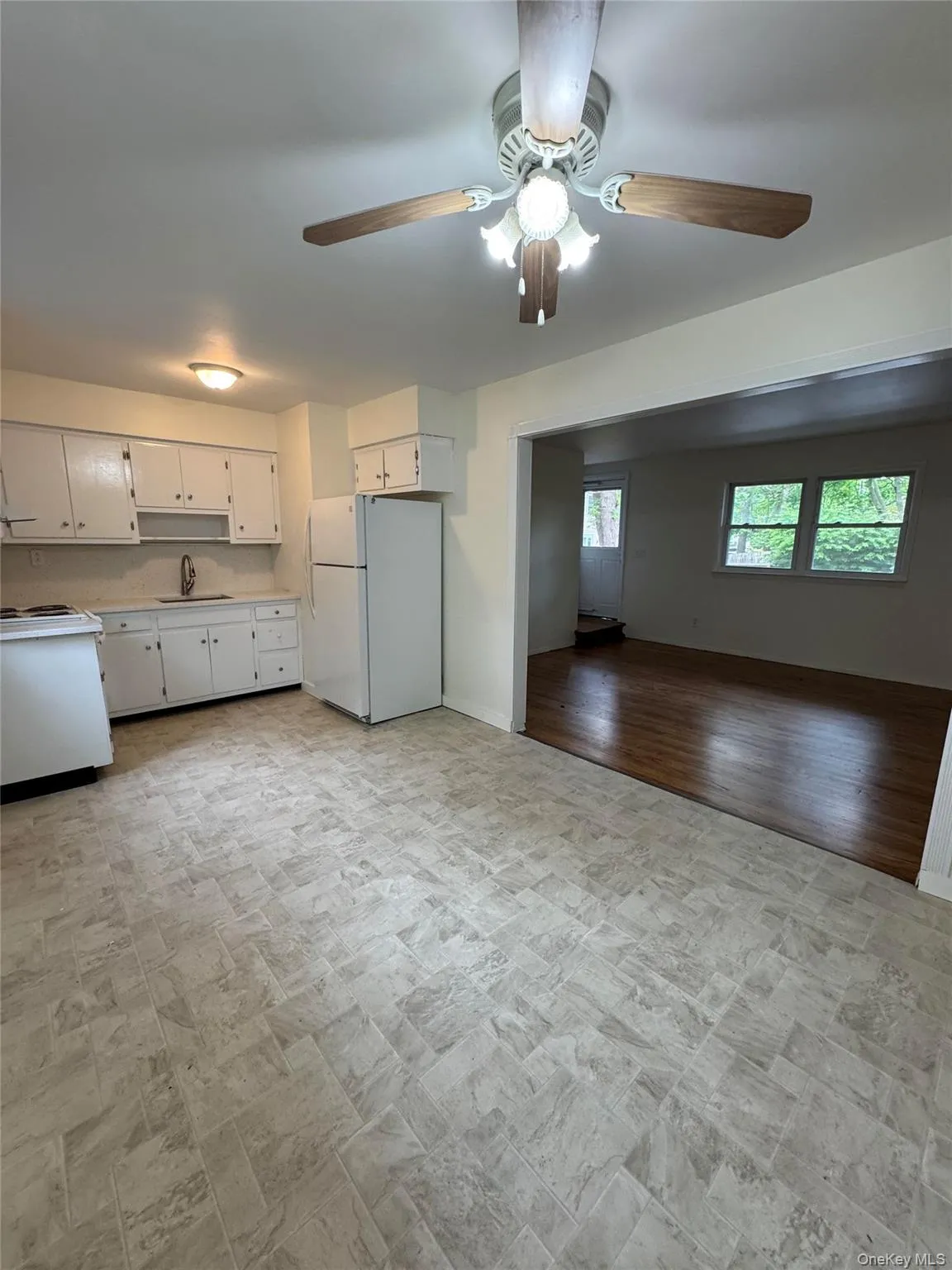 408-A 7th Street, Huntington, NY, 2 Bedrooms Bedrooms, 4 Rooms Rooms,1 BathroomBathrooms,Residential Lease,For Rent,7th,0,999470 408-A 7th Street, Huntington, NY, 2 Bedrooms Bedrooms, 4 Rooms Rooms,1 BathroomBathrooms,Residential Lease,For Rent,7th,0,999470