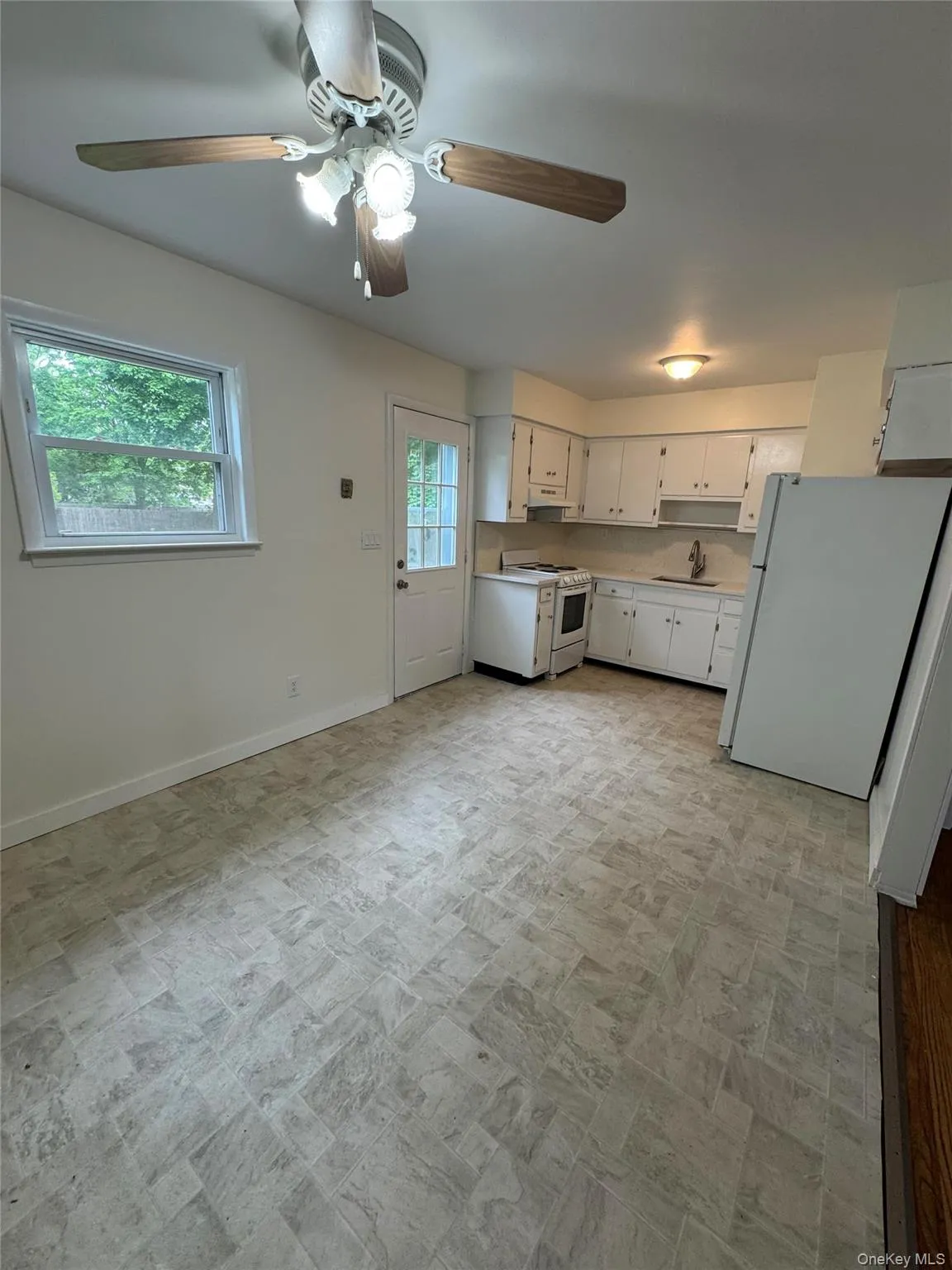 408-A 7th Street, Huntington, NY, 2 Bedrooms Bedrooms, 4 Rooms Rooms,1 BathroomBathrooms,Residential Lease,For Rent,7th,0,999470 408-A 7th Street, Huntington, NY, 2 Bedrooms Bedrooms, 4 Rooms Rooms,1 BathroomBathrooms,Residential Lease,For Rent,7th,0,999470