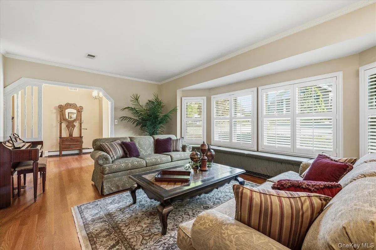 19 Fox Lane, Huntington, NY, 4 Bedrooms Bedrooms, 12 Rooms Rooms,2 BathroomsBathrooms,Residential,For Rent,Fox,0,999483 19 Fox Lane, Huntington, NY, 4 Bedrooms Bedrooms, 12 Rooms Rooms,2 BathroomsBathrooms,Residential,For Rent,Fox,0,999483