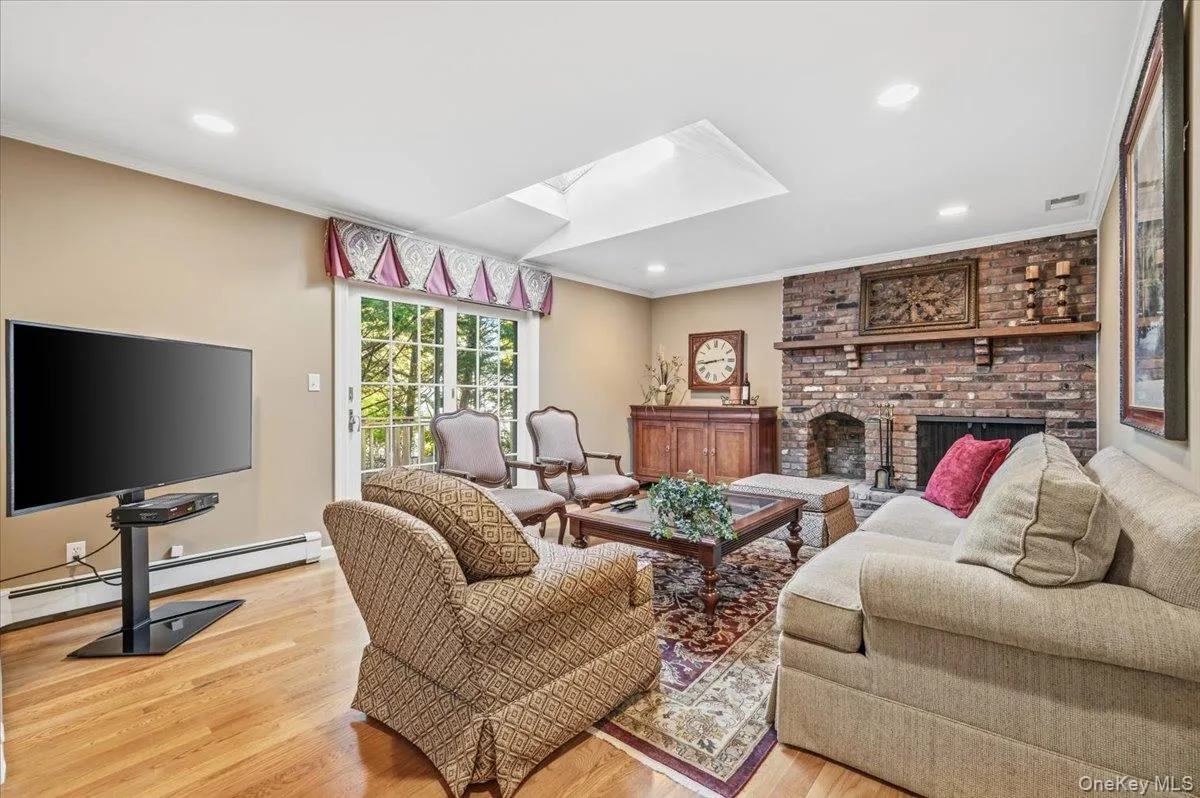 19 Fox Lane, Huntington, NY, 4 Bedrooms Bedrooms, 12 Rooms Rooms,2 BathroomsBathrooms,Residential,For Rent,Fox,0,999483 19 Fox Lane, Huntington, NY, 4 Bedrooms Bedrooms, 12 Rooms Rooms,2 BathroomsBathrooms,Residential,For Rent,Fox,0,999483