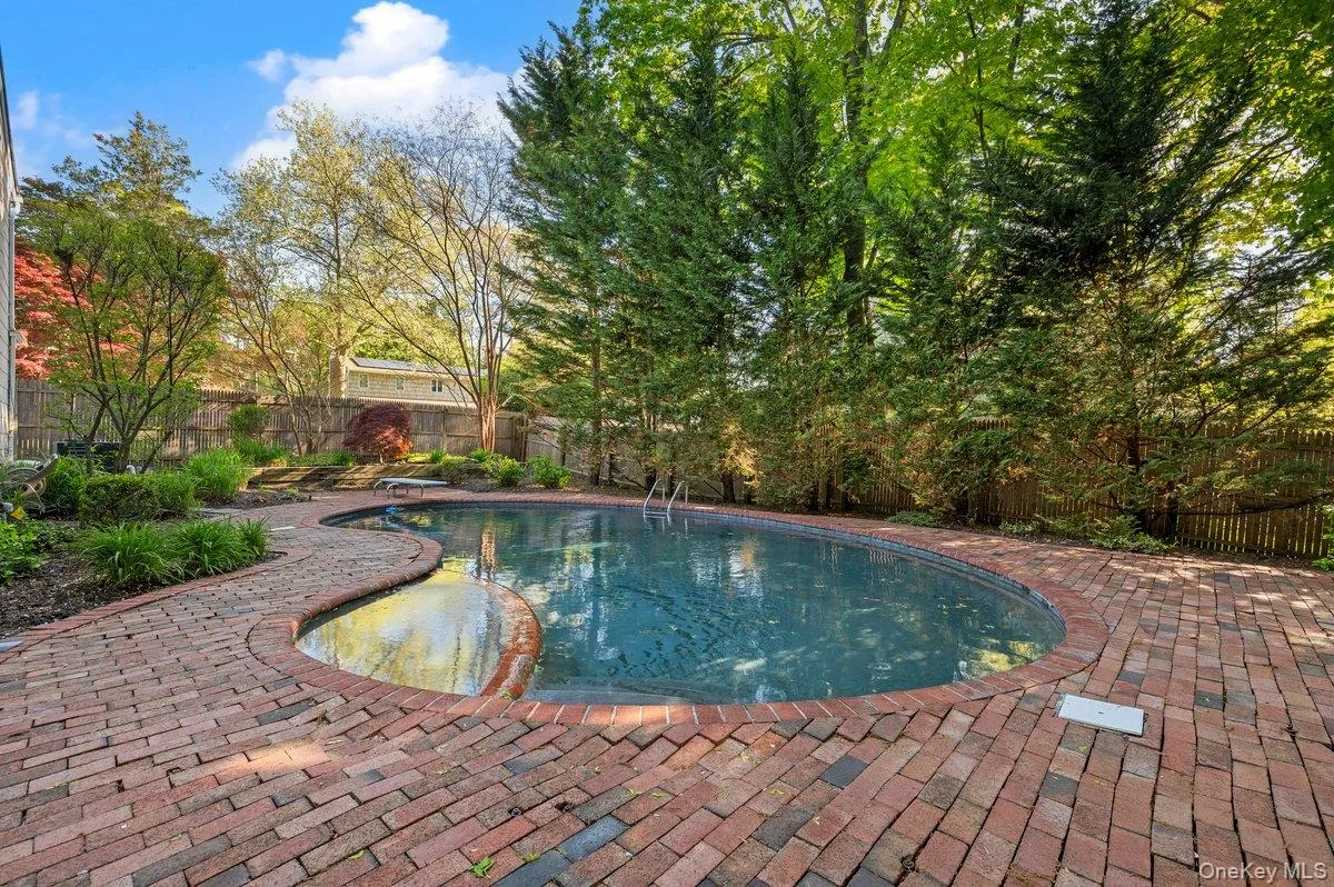 19 Fox Lane, Huntington, NY, 4 Bedrooms Bedrooms, 12 Rooms Rooms,2 BathroomsBathrooms,Residential,For Rent,Fox,0,999483 19 Fox Lane, Huntington, NY, 4 Bedrooms Bedrooms, 12 Rooms Rooms,2 BathroomsBathrooms,Residential,For Rent,Fox,0,999483