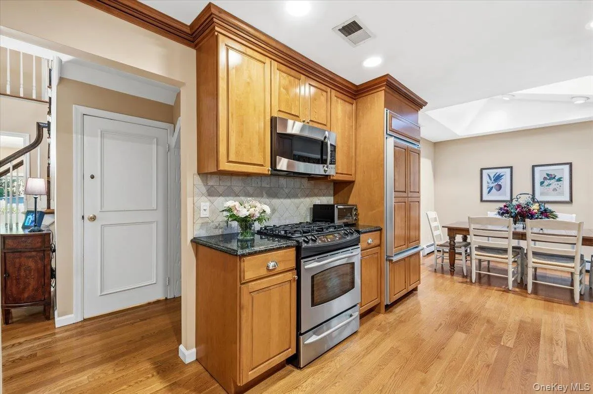 19 Fox Lane, Huntington, NY, 4 Bedrooms Bedrooms, 12 Rooms Rooms,2 BathroomsBathrooms,Residential,For Rent,Fox,0,999483 19 Fox Lane, Huntington, NY, 4 Bedrooms Bedrooms, 12 Rooms Rooms,2 BathroomsBathrooms,Residential,For Rent,Fox,0,999483