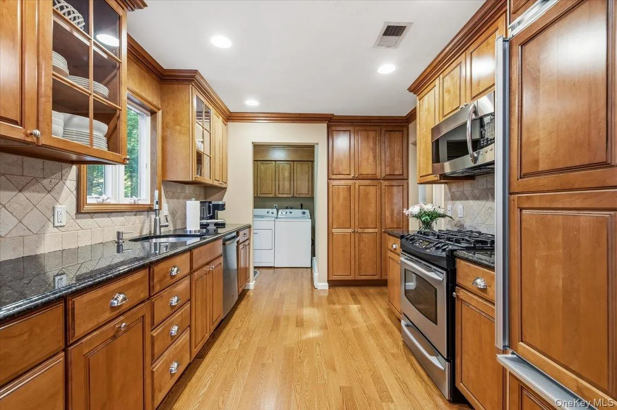 19 Fox Lane, Huntington, NY, 4 Bedrooms Bedrooms, 12 Rooms Rooms,2 BathroomsBathrooms,Residential,For Rent,Fox,0,999483 19 Fox Lane, Huntington, NY, 4 Bedrooms Bedrooms, 12 Rooms Rooms,2 BathroomsBathrooms,Residential,For Rent,Fox,0,999483