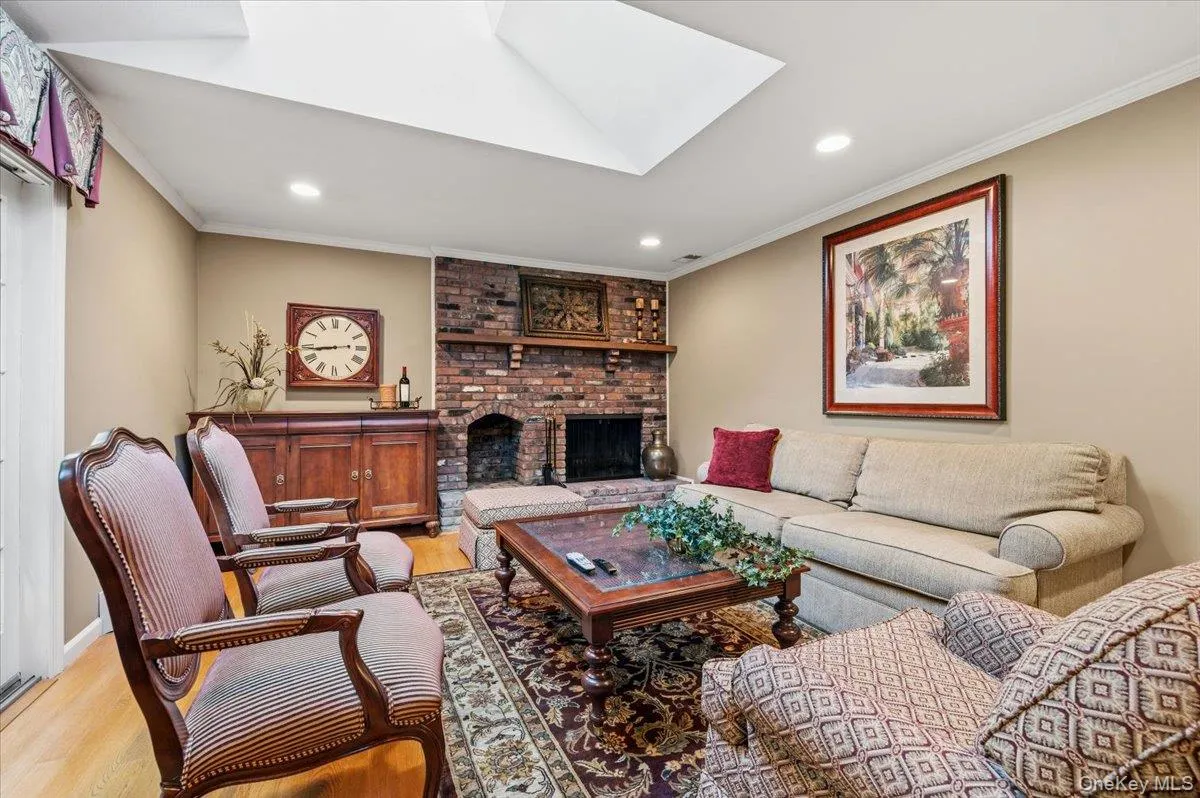 19 Fox Lane, Huntington, NY, 4 Bedrooms Bedrooms, 12 Rooms Rooms,2 BathroomsBathrooms,Residential,For Rent,Fox,0,999483 19 Fox Lane, Huntington, NY, 4 Bedrooms Bedrooms, 12 Rooms Rooms,2 BathroomsBathrooms,Residential,For Rent,Fox,0,999483