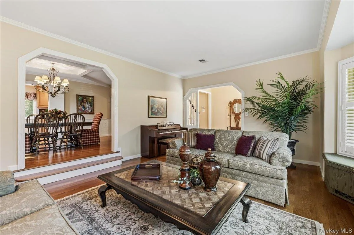 19 Fox Lane, Huntington, NY, 4 Bedrooms Bedrooms, 12 Rooms Rooms,2 BathroomsBathrooms,Residential,For Rent,Fox,0,999483 19 Fox Lane, Huntington, NY, 4 Bedrooms Bedrooms, 12 Rooms Rooms,2 BathroomsBathrooms,Residential,For Rent,Fox,0,999483