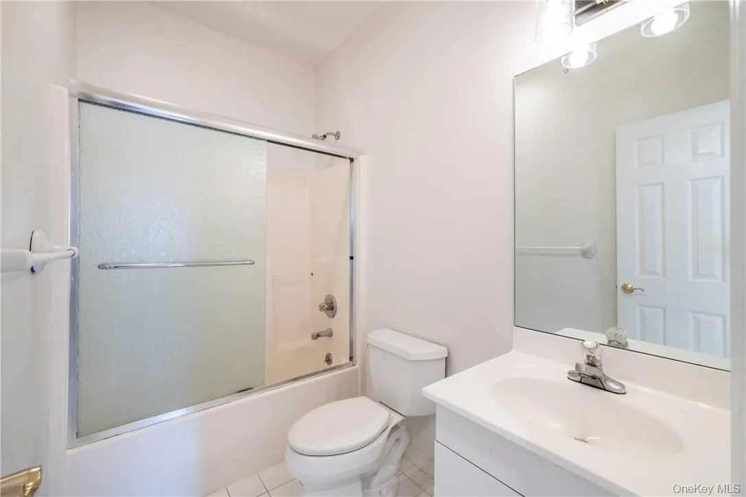 Full Bathroom Full Bathroom