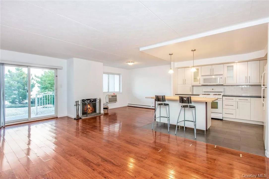 Open and airy floor plan Open and airy floor plan