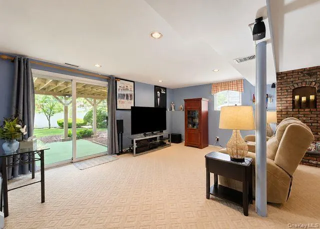 15 6th Avenue, Oyster Bay, NY, 3 Bedrooms Bedrooms, 8 Rooms Rooms,1 BathroomBathrooms,Residential,For Rent,6th,0,KEY999523 15 6th Avenue, Oyster Bay, NY, 3 Bedrooms Bedrooms, 8 Rooms Rooms,1 BathroomBathrooms,Residential,For Rent,6th,0,KEY999523
