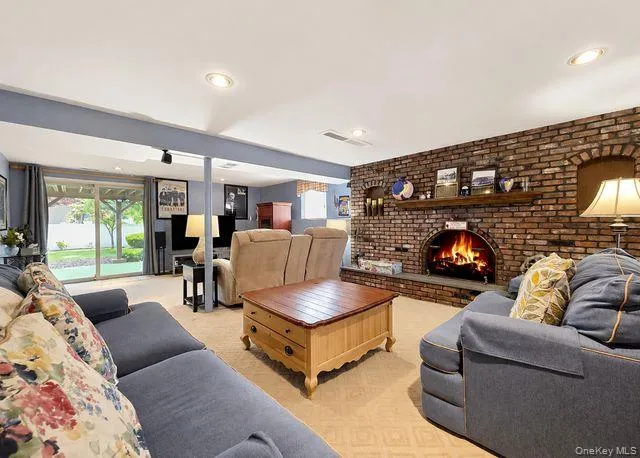 15 6th Avenue, Oyster Bay, NY, 3 Bedrooms Bedrooms, 8 Rooms Rooms,1 BathroomBathrooms,Residential,For Rent,6th,0,KEY999523 15 6th Avenue, Oyster Bay, NY, 3 Bedrooms Bedrooms, 8 Rooms Rooms,1 BathroomBathrooms,Residential,For Rent,6th,0,KEY999523