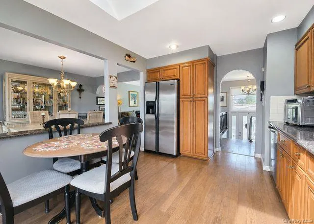 15 6th Avenue, Oyster Bay, NY, 3 Bedrooms Bedrooms, 8 Rooms Rooms,1 BathroomBathrooms,Residential,For Rent,6th,0,KEY999523 15 6th Avenue, Oyster Bay, NY, 3 Bedrooms Bedrooms, 8 Rooms Rooms,1 BathroomBathrooms,Residential,For Rent,6th,0,KEY999523