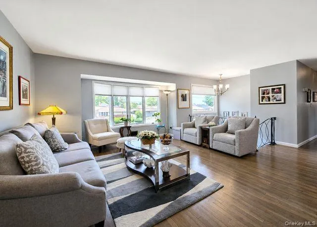15 6th Avenue, Oyster Bay, NY, 3 Bedrooms Bedrooms, 8 Rooms Rooms,1 BathroomBathrooms,Residential,For Rent,6th,0,KEY999523 15 6th Avenue, Oyster Bay, NY, 3 Bedrooms Bedrooms, 8 Rooms Rooms,1 BathroomBathrooms,Residential,For Rent,6th,0,KEY999523