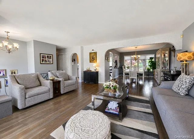 15 6th Avenue, Oyster Bay, NY, 3 Bedrooms Bedrooms, 8 Rooms Rooms,1 BathroomBathrooms,Residential,For Rent,6th,0,KEY999523 15 6th Avenue, Oyster Bay, NY, 3 Bedrooms Bedrooms, 8 Rooms Rooms,1 BathroomBathrooms,Residential,For Rent,6th,0,KEY999523
