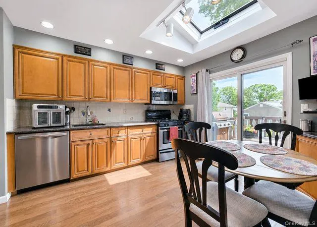 15 6th Avenue, Oyster Bay, NY, 3 Bedrooms Bedrooms, 8 Rooms Rooms,1 BathroomBathrooms,Residential,For Rent,6th,0,KEY999523 15 6th Avenue, Oyster Bay, NY, 3 Bedrooms Bedrooms, 8 Rooms Rooms,1 BathroomBathrooms,Residential,For Rent,6th,0,KEY999523
