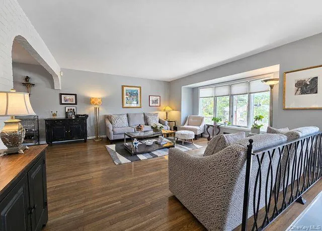 15 6th Avenue, Oyster Bay, NY, 3 Bedrooms Bedrooms, 8 Rooms Rooms,1 BathroomBathrooms,Residential,For Rent,6th,0,KEY999523 15 6th Avenue, Oyster Bay, NY, 3 Bedrooms Bedrooms, 8 Rooms Rooms,1 BathroomBathrooms,Residential,For Rent,6th,0,KEY999523
