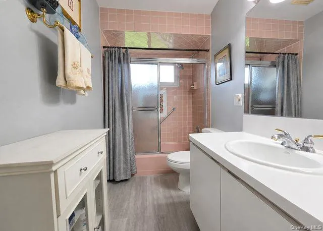 15 6th Avenue, Oyster Bay, NY, 3 Bedrooms Bedrooms, 8 Rooms Rooms,1 BathroomBathrooms,Residential,For Rent,6th,0,KEY999523 15 6th Avenue, Oyster Bay, NY, 3 Bedrooms Bedrooms, 8 Rooms Rooms,1 BathroomBathrooms,Residential,For Rent,6th,0,KEY999523
