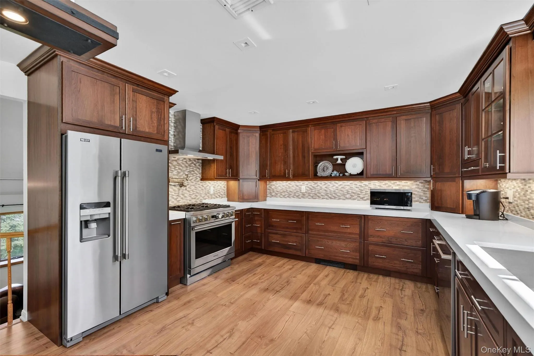 Hardwood floors,custom cabinets with showcase glass and quartz counters. Hardwood floors,custom cabinets with showcase glass and quartz counters.