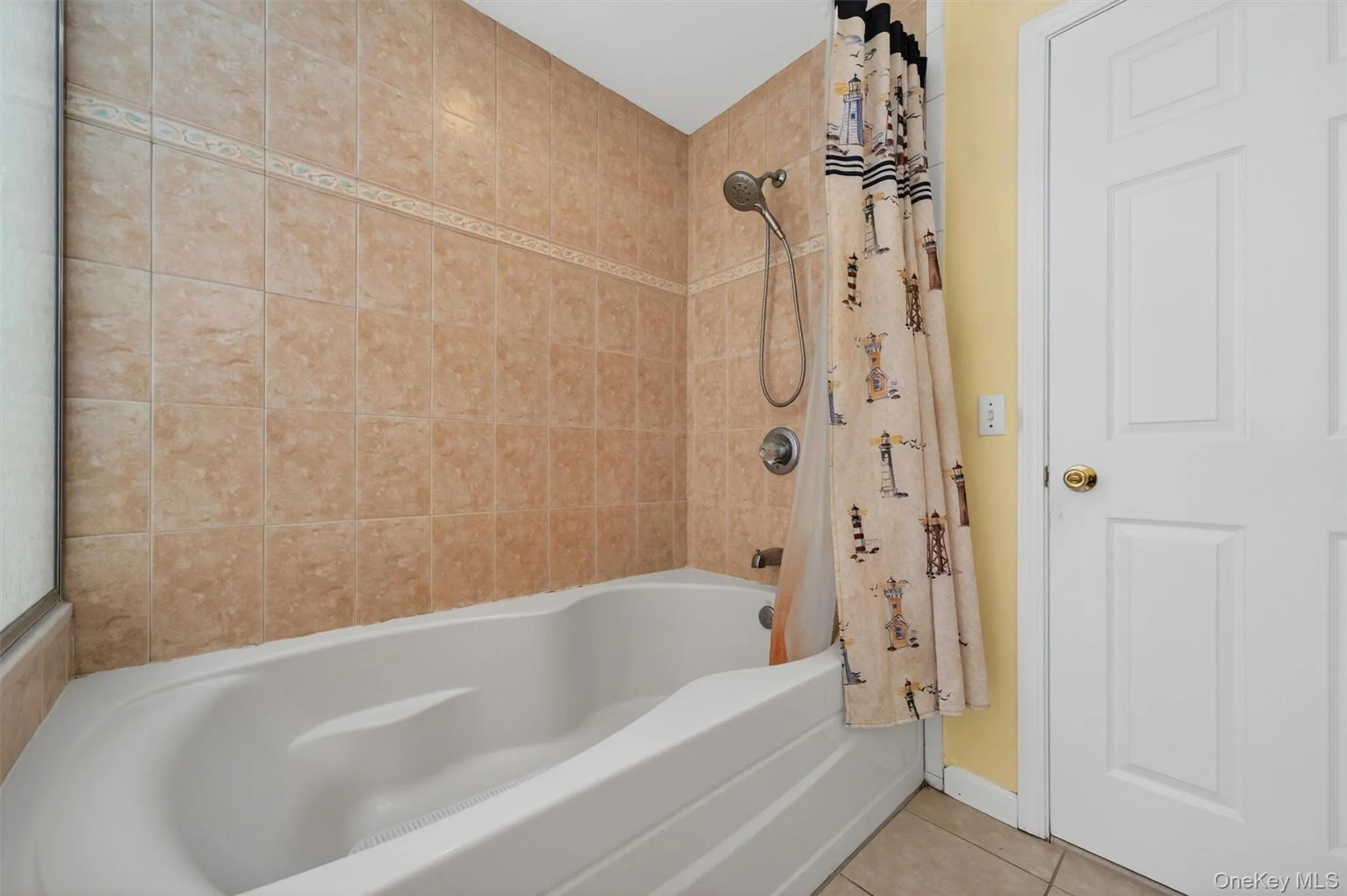 The extra long soaking tub was a custom order to ensure a relaxing bath The extra long soaking tub was a custom order to ensure a relaxing bath