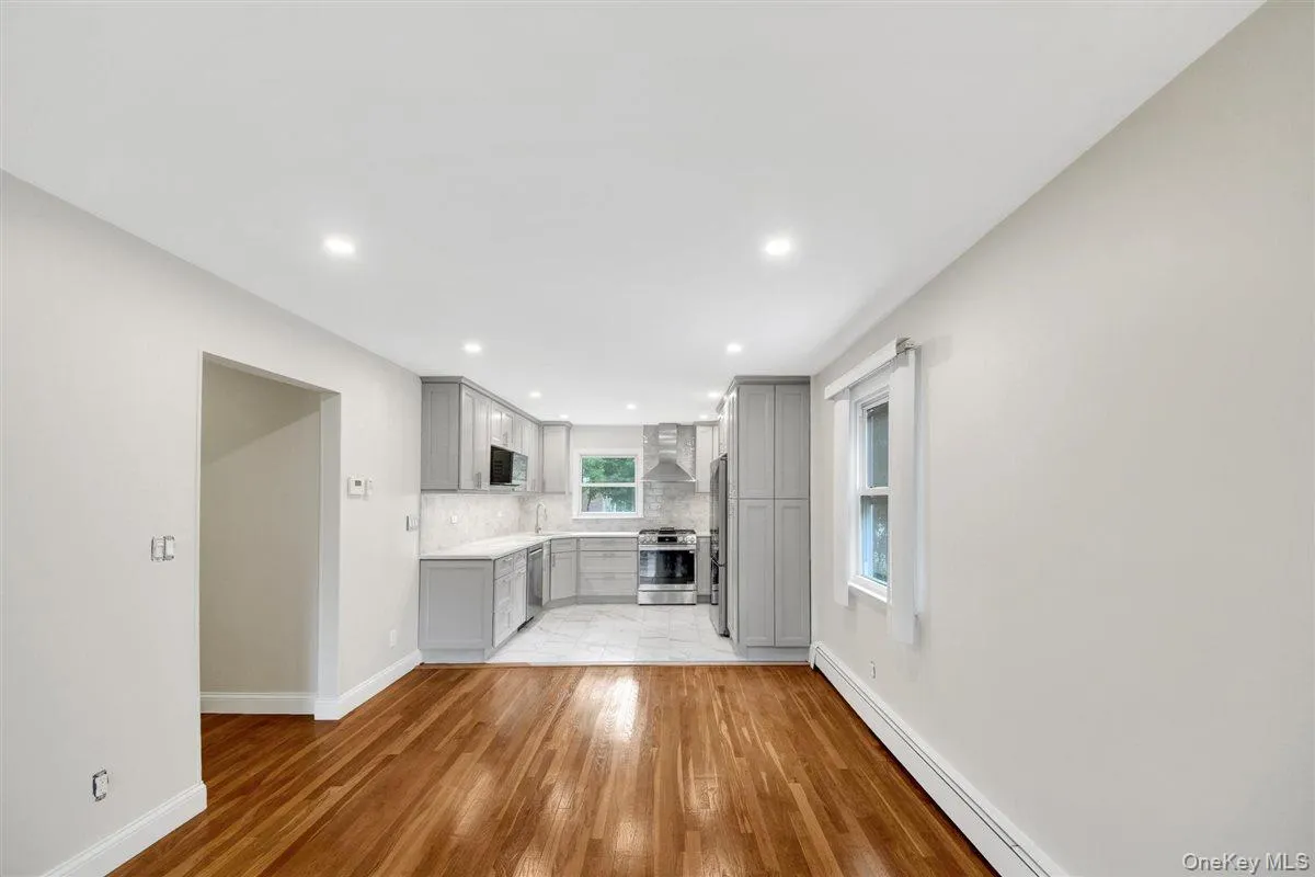 21 Cedar Street, Mount Vernon, NY, 3 Bedrooms Bedrooms, 5 Rooms Rooms,1 BathroomBathrooms,Residential Lease,For Rent,Cedar,0,999531 21 Cedar Street, Mount Vernon, NY, 3 Bedrooms Bedrooms, 5 Rooms Rooms,1 BathroomBathrooms,Residential Lease,For Rent,Cedar,0,999531