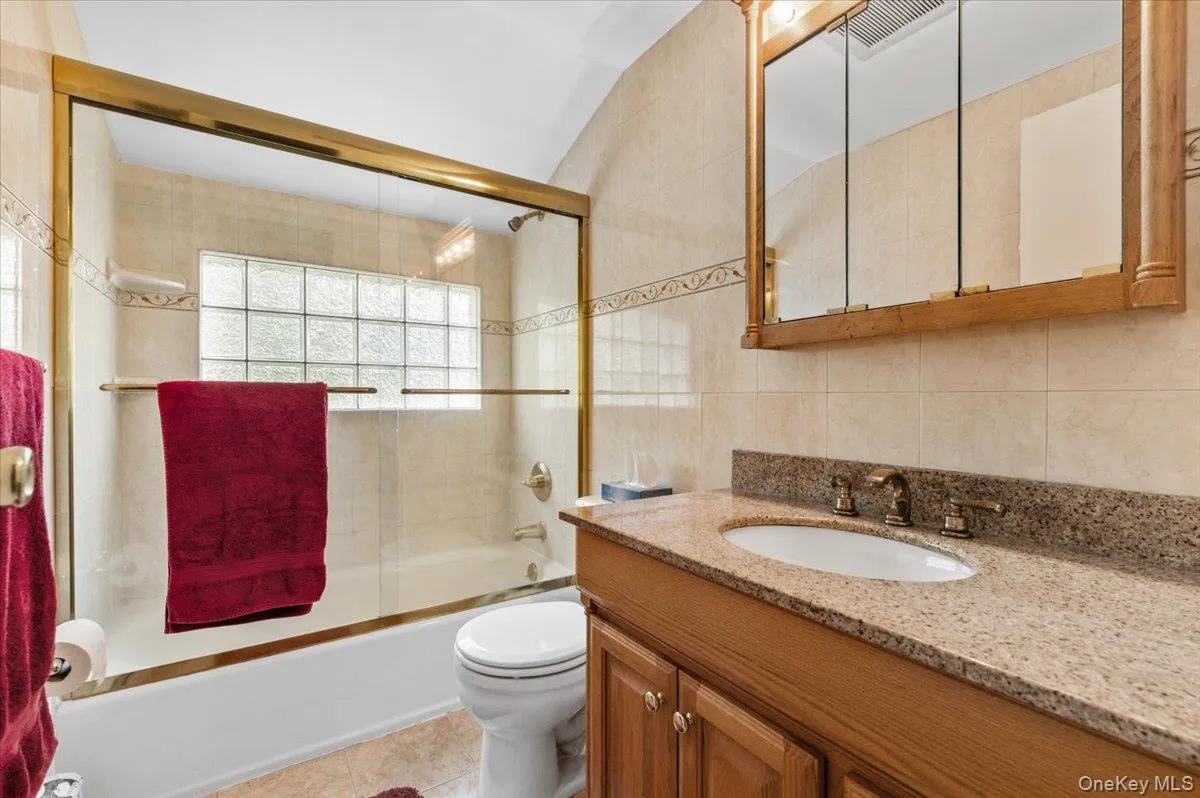 57 Meeting Lane, Oyster Bay, NY, 4 Bedrooms Bedrooms, 13 Rooms Rooms,2 BathroomsBathrooms,Residential,For Rent,Meeting,0,999551 57 Meeting Lane, Oyster Bay, NY, 4 Bedrooms Bedrooms, 13 Rooms Rooms,2 BathroomsBathrooms,Residential,For Rent,Meeting,0,999551