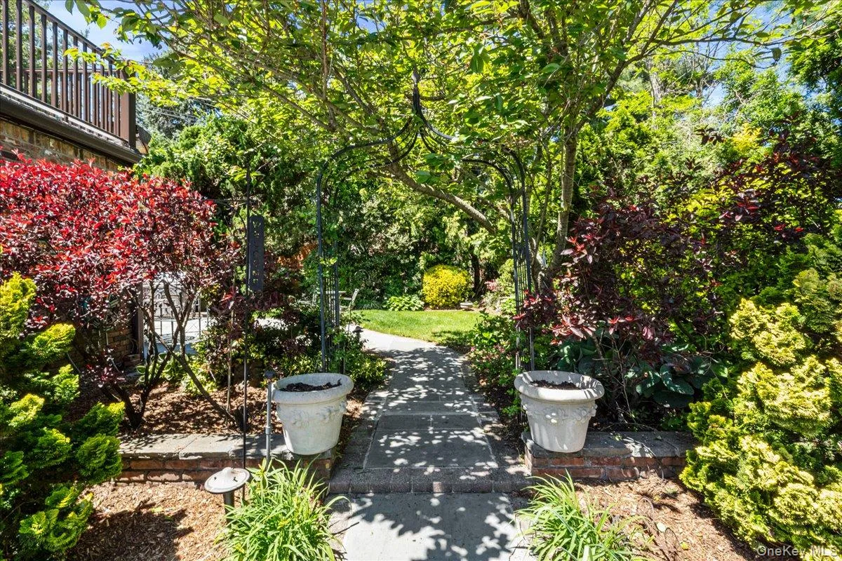 79 Aldershot Lane, North Hempstead, NY, 4 Bedrooms Bedrooms, 9 Rooms Rooms,3 BathroomsBathrooms,Residential,For Rent,Aldershot,0,999554 79 Aldershot Lane, North Hempstead, NY, 4 Bedrooms Bedrooms, 9 Rooms Rooms,3 BathroomsBathrooms,Residential,For Rent,Aldershot,0,999554