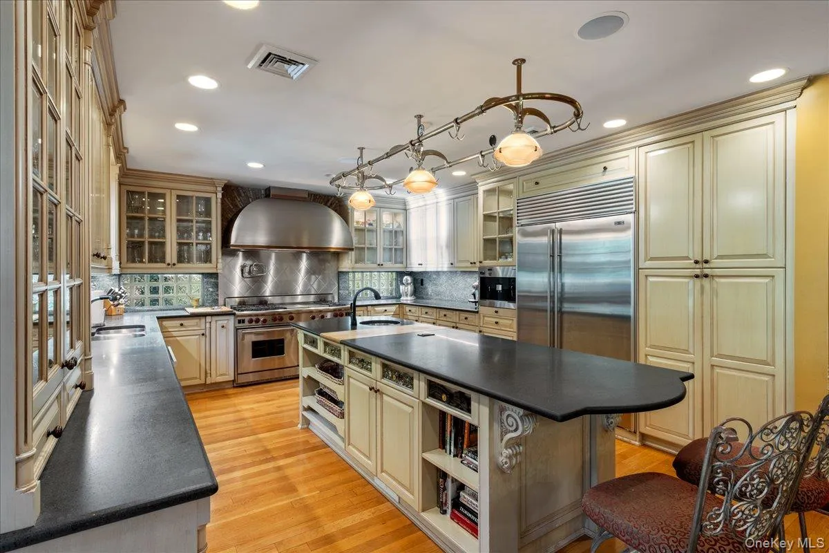 79 Aldershot Lane, North Hempstead, NY, 4 Bedrooms Bedrooms, 9 Rooms Rooms,3 BathroomsBathrooms,Residential,For Rent,Aldershot,0,999554 79 Aldershot Lane, North Hempstead, NY, 4 Bedrooms Bedrooms, 9 Rooms Rooms,3 BathroomsBathrooms,Residential,For Rent,Aldershot,0,999554
