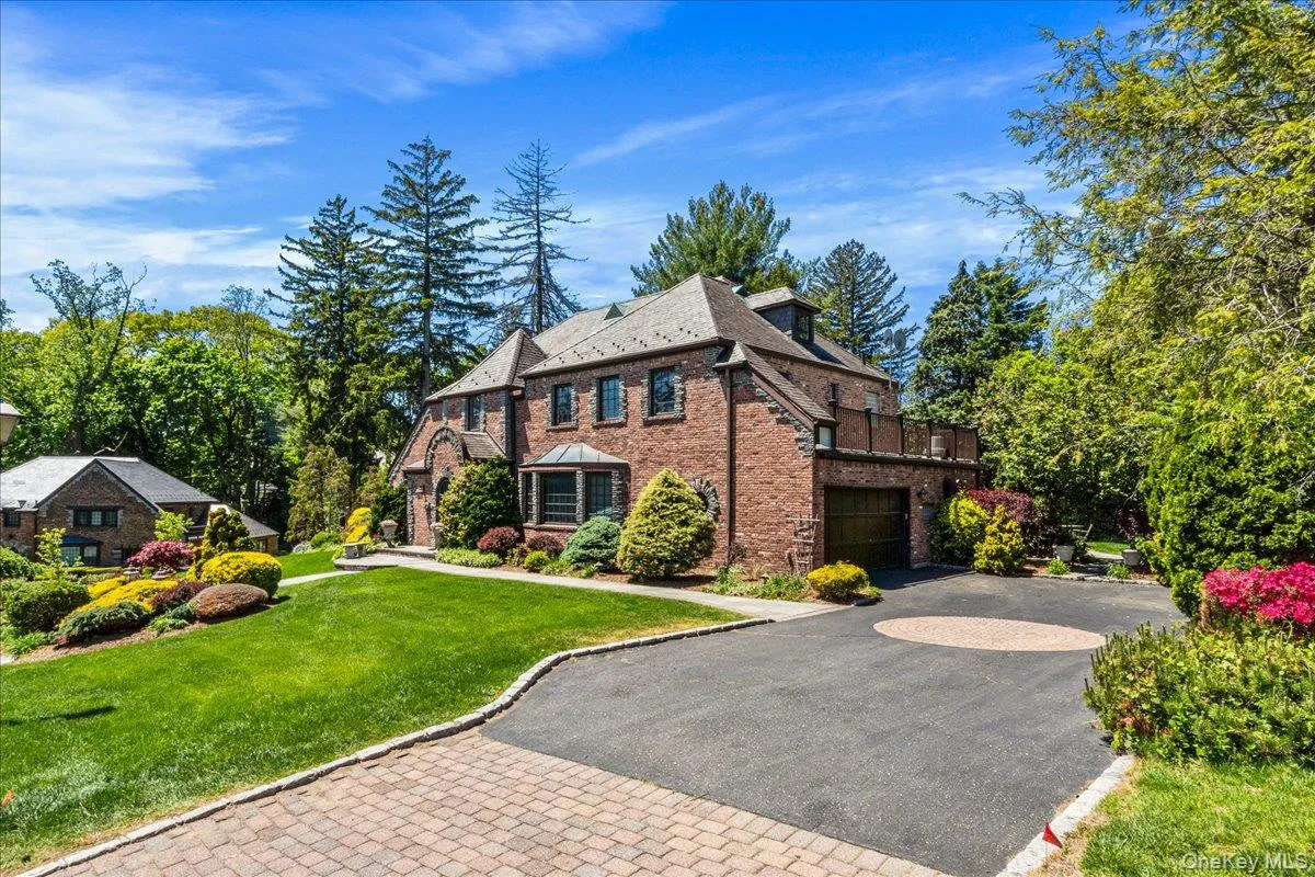79 Aldershot Lane, North Hempstead, NY, 4 Bedrooms Bedrooms, 9 Rooms Rooms,3 BathroomsBathrooms,Residential,For Rent,Aldershot,0,999554 79 Aldershot Lane, North Hempstead, NY, 4 Bedrooms Bedrooms, 9 Rooms Rooms,3 BathroomsBathrooms,Residential,For Rent,Aldershot,0,999554