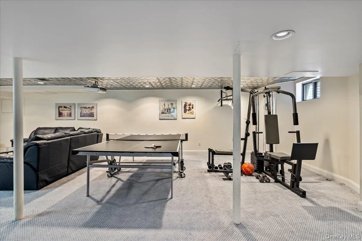 79 Aldershot Lane, North Hempstead, NY, 4 Bedrooms Bedrooms, 9 Rooms Rooms,3 BathroomsBathrooms,Residential,For Rent,Aldershot,0,999554 79 Aldershot Lane, North Hempstead, NY, 4 Bedrooms Bedrooms, 9 Rooms Rooms,3 BathroomsBathrooms,Residential,For Rent,Aldershot,0,999554