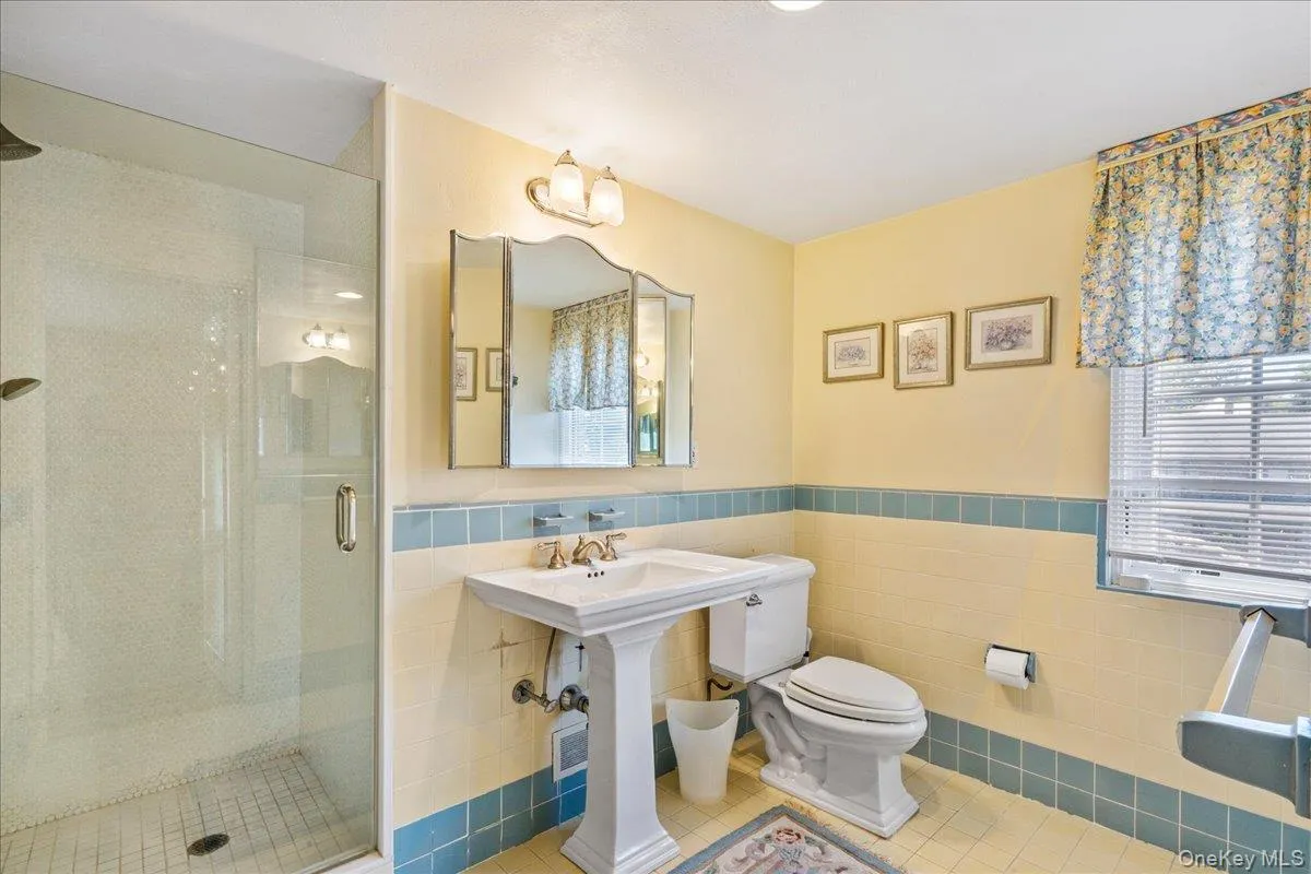 79 Aldershot Lane, North Hempstead, NY, 4 Bedrooms Bedrooms, 9 Rooms Rooms,3 BathroomsBathrooms,Residential,For Rent,Aldershot,0,999554 79 Aldershot Lane, North Hempstead, NY, 4 Bedrooms Bedrooms, 9 Rooms Rooms,3 BathroomsBathrooms,Residential,For Rent,Aldershot,0,999554