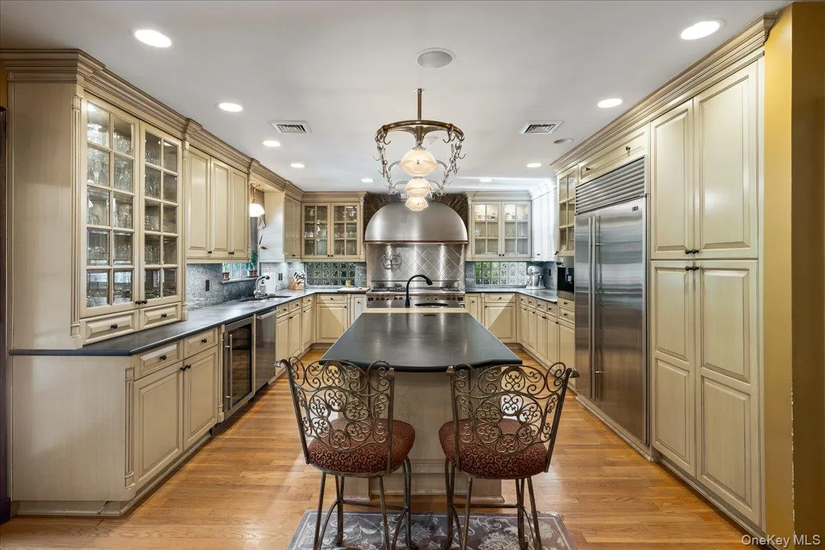 79 Aldershot Lane, North Hempstead, NY, 4 Bedrooms Bedrooms, 9 Rooms Rooms,3 BathroomsBathrooms,Residential,For Rent,Aldershot,0,999554 79 Aldershot Lane, North Hempstead, NY, 4 Bedrooms Bedrooms, 9 Rooms Rooms,3 BathroomsBathrooms,Residential,For Rent,Aldershot,0,999554