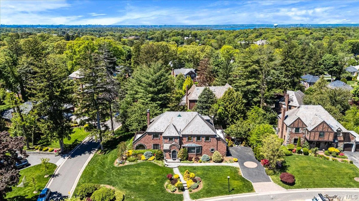 79 Aldershot Lane, North Hempstead, NY, 4 Bedrooms Bedrooms, 9 Rooms Rooms,3 BathroomsBathrooms,Residential,For Rent,Aldershot,0,999554 79 Aldershot Lane, North Hempstead, NY, 4 Bedrooms Bedrooms, 9 Rooms Rooms,3 BathroomsBathrooms,Residential,For Rent,Aldershot,0,999554